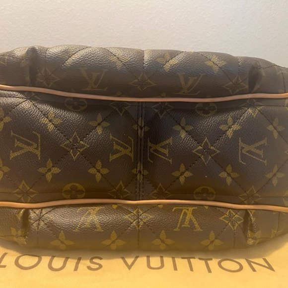 Authentic Louis Vuitton Monogram Etoile - Picture 7 of 16